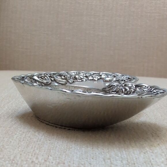 Brighton Heart Shaped Silver Floral Tealight Holder - Picture 3 of 7